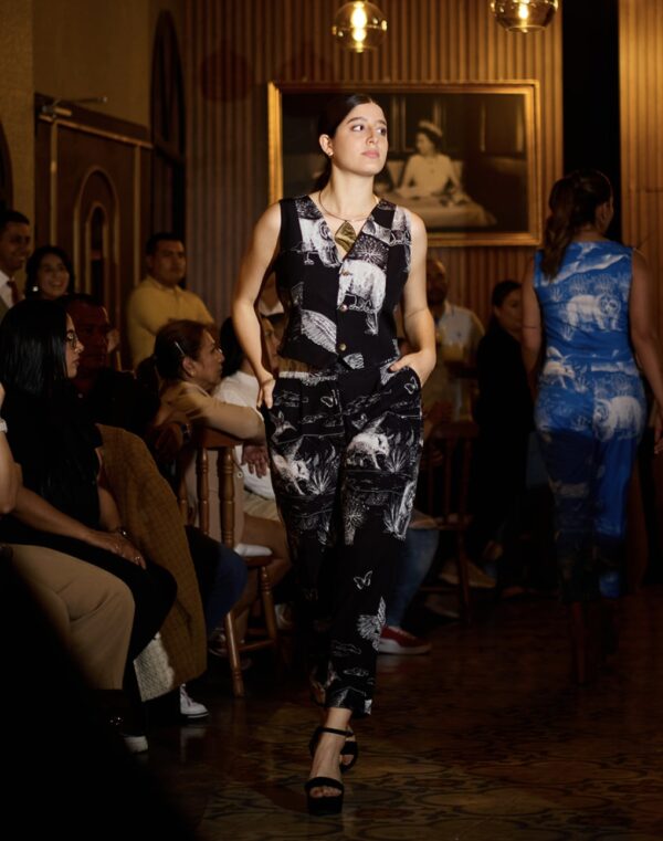 Screenshot chaleco paramo negro