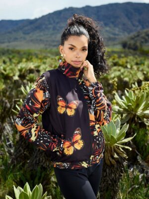 Chaqueta negra y prima monarca