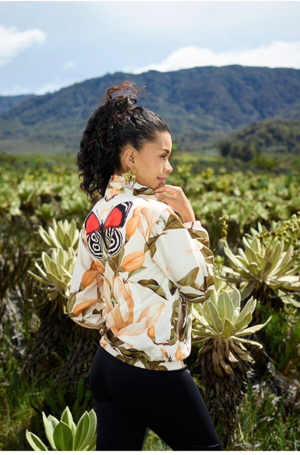 Chaqueta flores azules y mariposa 89