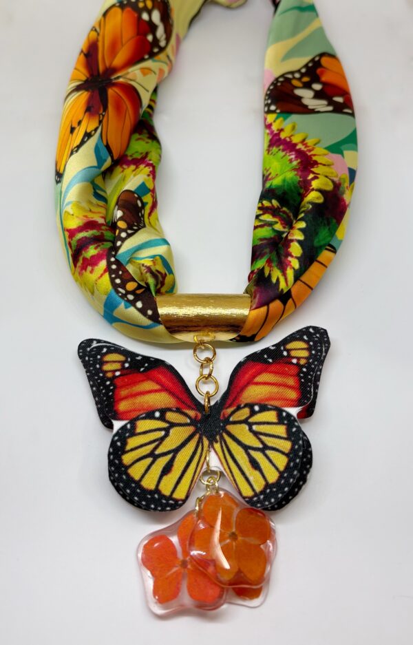 Dije pañoleta Monarca