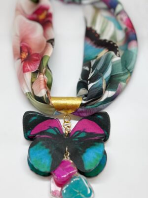 Dije pañoleta Mariposa verde y fucsia