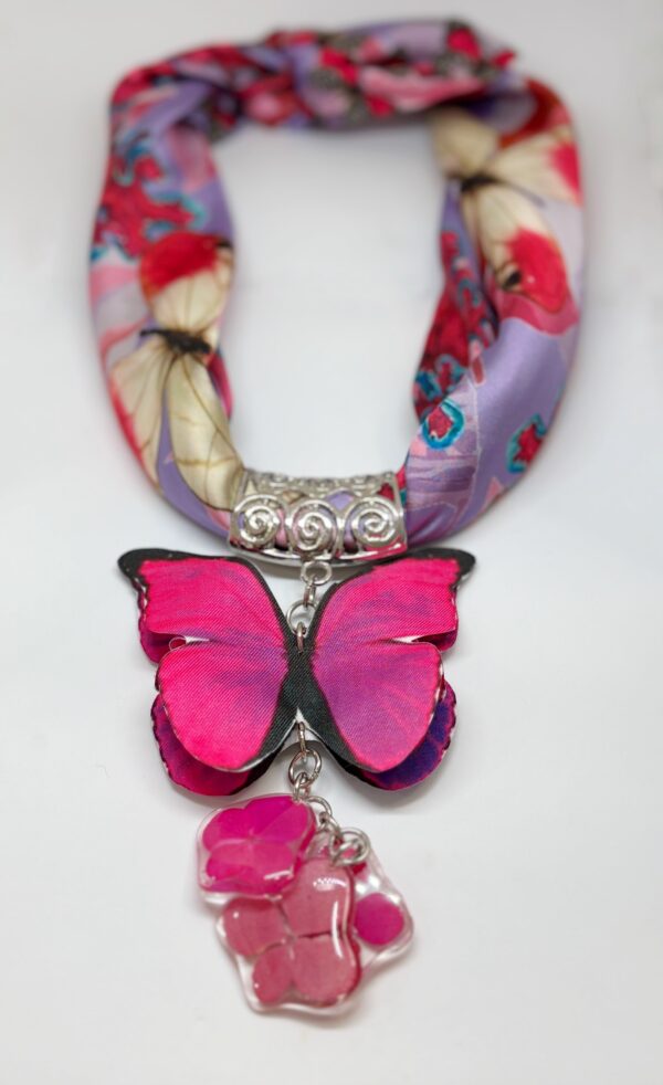 Dije pañoleta Mariposa fucsia