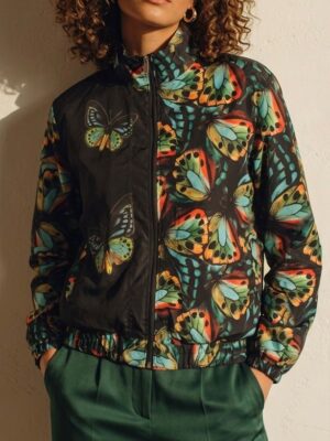 Chaqueta negra mariposa verde