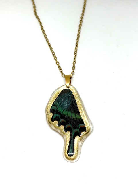 collar ala  y cadena