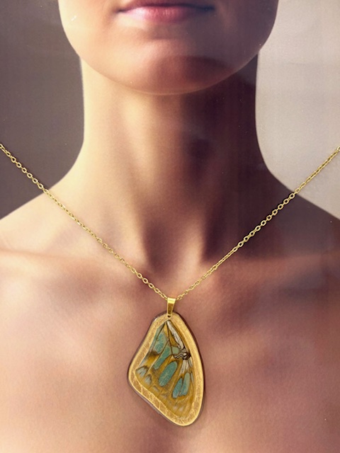 collar ala y cadena