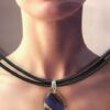 collar ala y cordón grueso