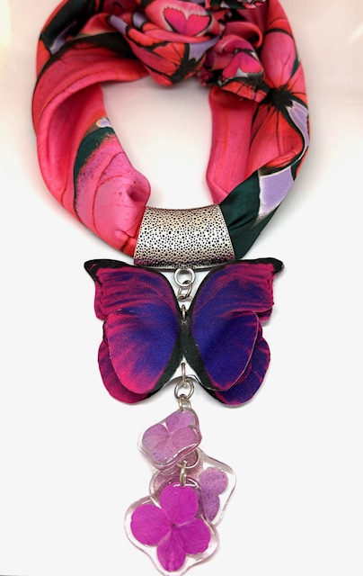 Dije pañoleta Mariposa fucsia