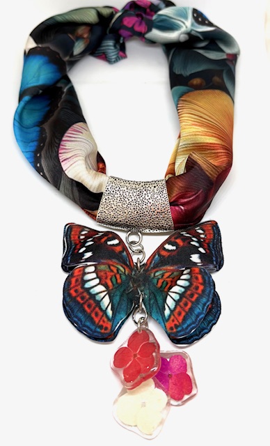 Dije pañoleta Mariposa betas blancas