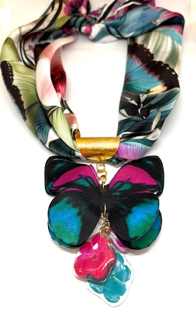 Dije pañoleta Mariposa fucsia y verde