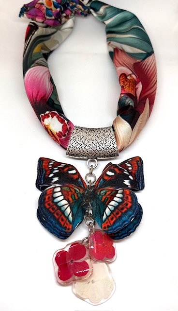 Dije pañoleta Mariposa betas blancas