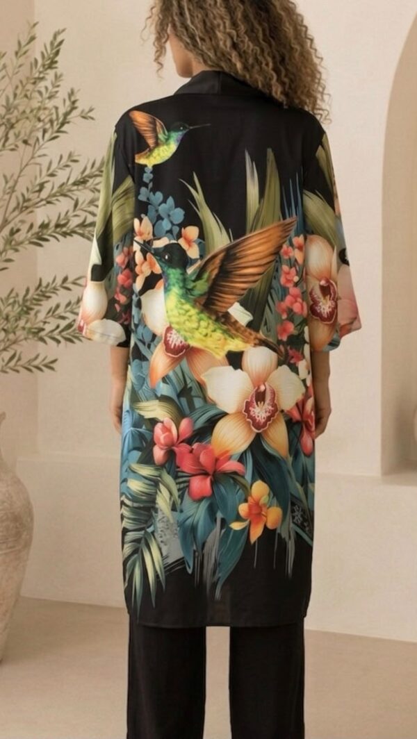 d7423cb5-4388-4ca8-9d11-564a1be5a48c Kimono colibrí en negro