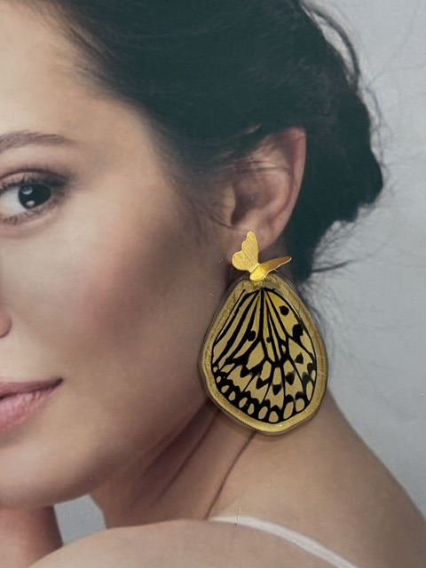 Arete Alas grandes mariposa topo bronce