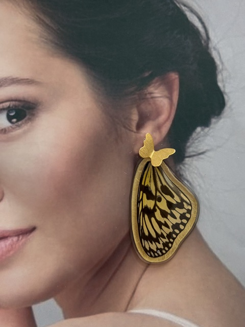 Arete Alas grandes mariposa topo bronce
