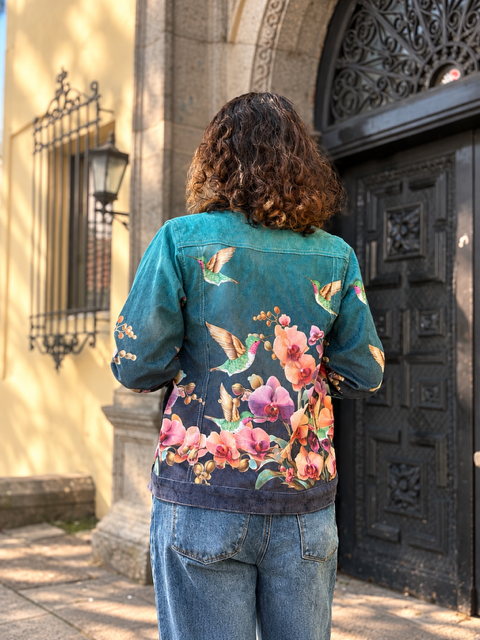 E040B372-FBD9-4950-BBA9-495471901615 chaqueta pana aguamarina colibrí